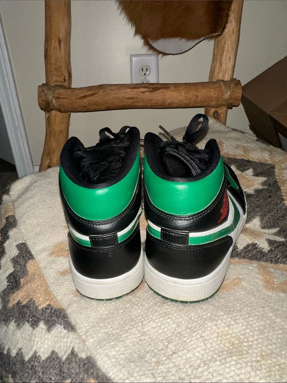 Jordan 1 Mid Green Toe